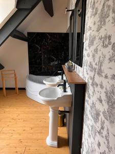 a bathroom with two sinks and a bath tub at Domaine Du Turbais in Luynes +97 photos