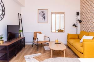 Khu vực ghế ngồi tại 4-person apartment, city center