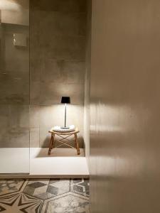 a table in a room with a lamp on it at Maison de la montagne - Chambres & Relax in Arvier +40 photos