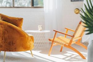 Woorim Waves - Beachfront Comforts with Shared Pool的休息区