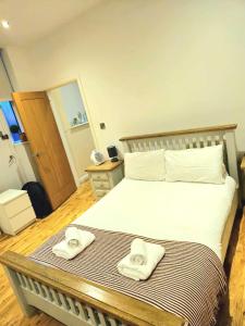 Ένα ή περισσότερα κρεβάτια σε δωμάτιο στο Central 2Bedroom Apartment with Terrace and Garage