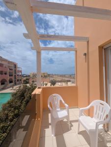 Μπαλκόνι ή βεράντα στο Large Townhouse close to Beach