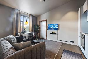 Televisyen dan/atau pusat hiburan di Astro Apartments