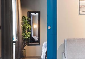 Ruang duduk di Astro Apartments
