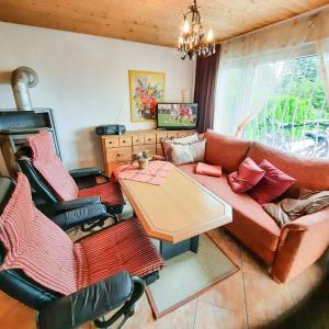 a living room with a couch and a table at Bungalow 1 in Quetzin