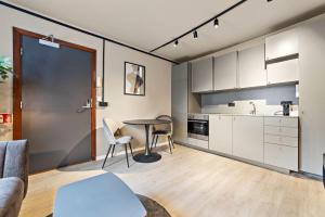 Dapur atau dapur kecil di Astro Apartments