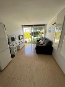 Kuchyňa alebo kuchynka v ubytovaní Platja d'Aro - Apartamento en primera línea de mar con parking