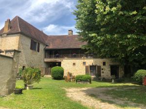 A garden outside Aux Deux Lys
