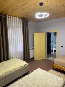 Postel nebo postele na pokoji v ubytování Kadena Guesthouse