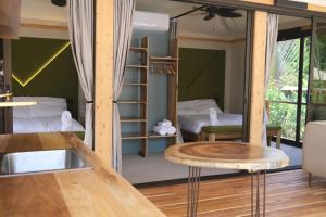 Postel nebo postele na pokoji v ubytování Evia Life Resort
