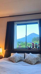 A general mountain view or a mountain view taken from the homestay