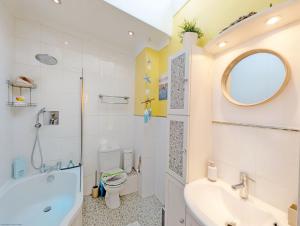 Bilik mandi di Mill Pond House +35 gambar