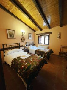 Giường trong phòng chung tại Casa Rural Calderon de Medina III +12 ảnh