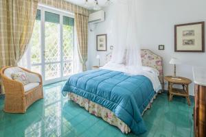 Katil atau katil-katil dalam bilik di Luxury Villa with Swimming pool at 700 meters from the sea +55 gambar