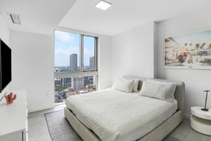 Ένα ή περισσότερα κρεβάτια σε δωμάτιο στο Luxury Condo w Rooftop Pool & Gym +13 φωτογραφίες