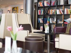 A seating area at Arion Cityhotel Vienna
