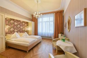 Postel nebo postele na pokoji v ubytování Hotel Pension Baronesse