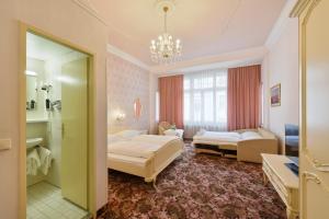 Postel nebo postele na pokoji v ubytování Hotel Pension Baronesse
