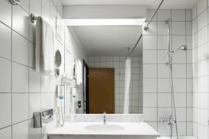 A bathroom at Arion Cityhotel Vienna