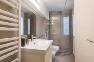 A bathroom at CDT Duomo