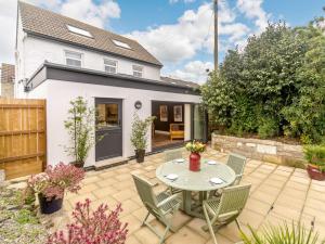 Vườn quanh 2 Bed in Falmouth 89983