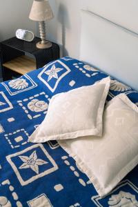 Ένα ή περισσότερα κρεβάτια σε δωμάτιο στο Appartement avec jardin et plage