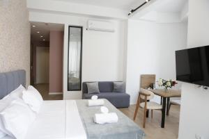 TV a/nebo společenská místnost v ubytování Hotel La Rosa