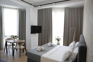 TV a/nebo společenská místnost v ubytování Hotel La Rosa