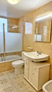 Koupelna v ubytování LOS IRIS PLAYA DE GANDIA- Apartamento Familiar