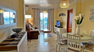 TV a/nebo společenská místnost v ubytování LOS IRIS PLAYA DE GANDIA- Apartamento Familiar