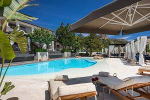 Bazén v ubytování Hotel delle Rose a Luxury Boutique Hotel nebo v jeho okolí