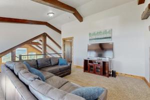 Coin salon dans l'établissement 8 Bed 5 Bath Vacation home in Fish Haven