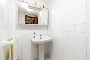 a white bathroom with a sink and a mirror at Escapada as Rías Baixas A Guarda clima genial in A Guarda +12 photos