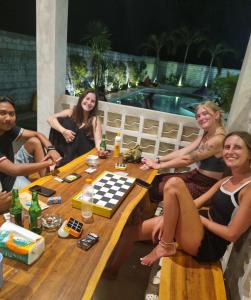 Επισκέπτες που μένουν στο Jancoox Hostel
