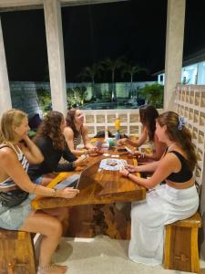 Επισκέπτες που μένουν στο Jancoox Hostel