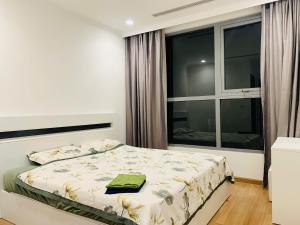Ένα ή περισσότερα κρεβάτια σε δωμάτιο στο luxury apartment at times city p12-02
