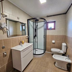 Kúpeľňa v ubytovaní Apartment Topalović