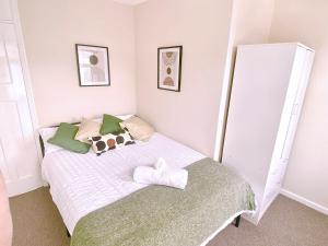 Katil atau katil-katil dalam bilik di Clarence Road, Bilston, WV14