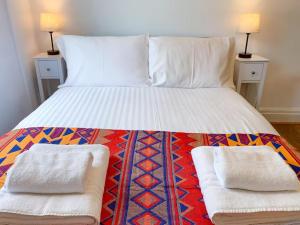 En eller flere senge i et værelse på Sleeps2-FreeParking-ContactlessCheckIn-Glastonbury