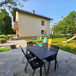 Vonkajšia záhrada v ubytovaní Apartment Topalović