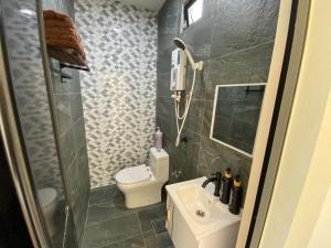 Koupelna v ubytování BAYU VILLA SEGAMAT