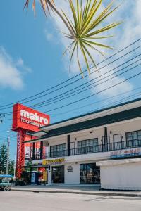a building with a red sign on top of it at SomeNights in Thong Sala
