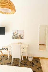 Gallery image of Frangipani HOUSE Cagliari luxury huge apartment city center with lift in Cagliari +7 photos