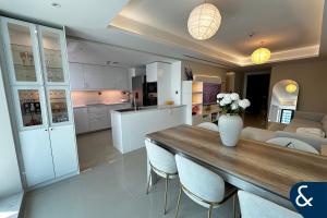 Kuchyň nebo kuchyňský kout v ubytování WASEEM PALACe