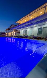 Bazén v ubytování Serenity Apartments Ksamil nebo v jeho okolí