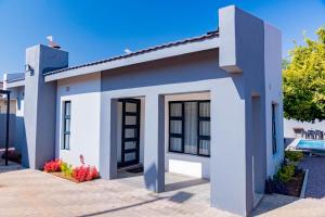 a rendering of a house with a pool at Gaborone City Center stay, ultrafast wifi & near CBD & Airport in Joverega