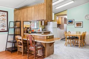 Kuchyň nebo kuchyňský kout v ubytování Angler's Retreat