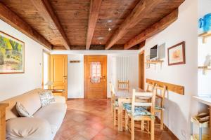 a living room with a couch and a table at Champex Apartments in Pré-Saint-Didier