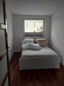 Voodi või voodid majutusasutuse Wynajme domek, pokój toas