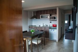 a kitchen with a table and a dining room at Links Apart Hotel in Río Grande
